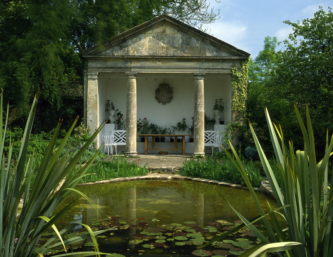 #892157-1 - Garden Folly & Pond, Barnsley House, Gloucestershire, England
