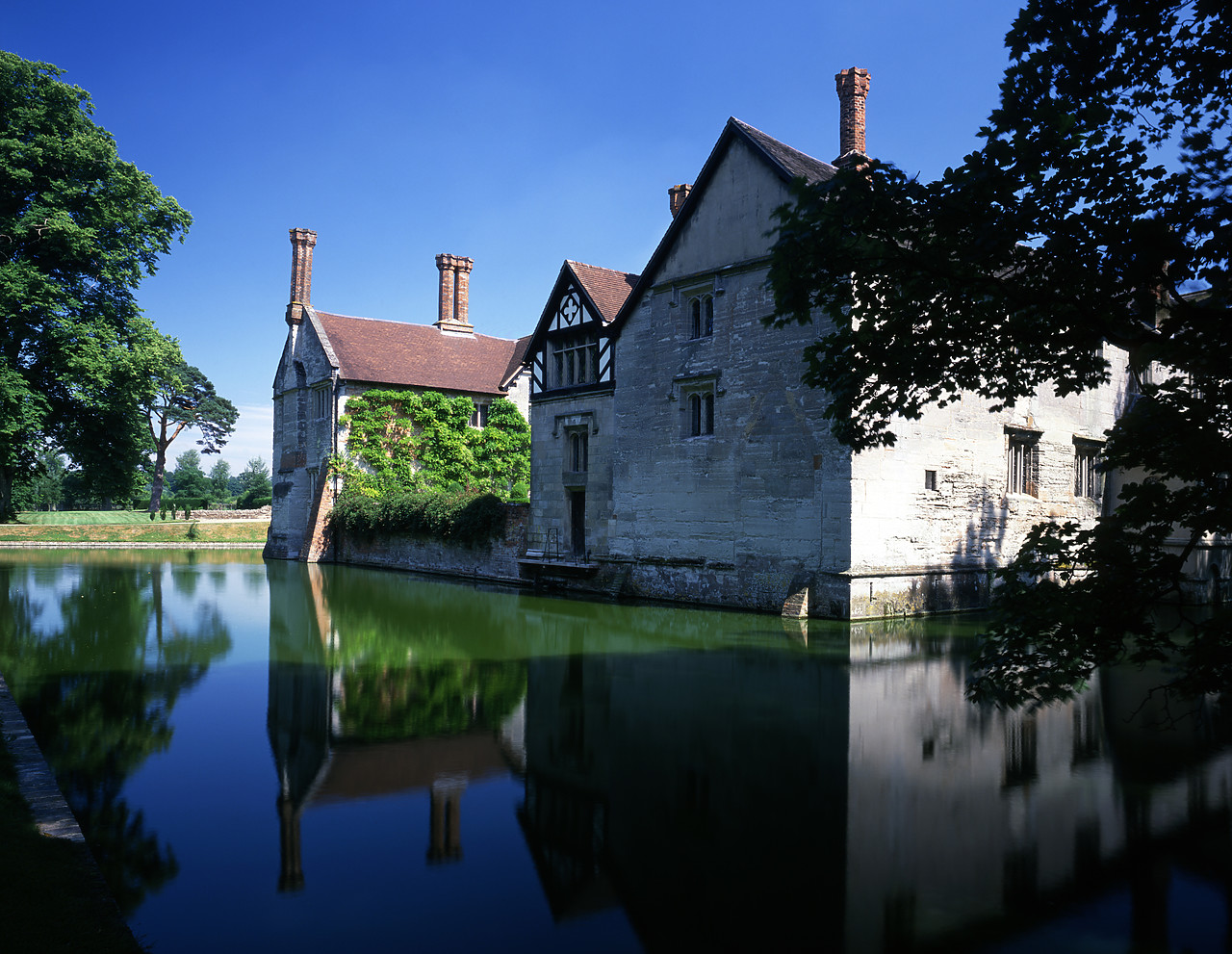#892321-1 - Medieval Moated Manor House, Baddesley Clinton,
Warwickshire, England