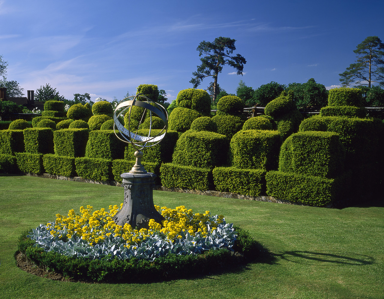 #902963 - Tudor Topiary Chess Set, Hever Castle, Kent, England