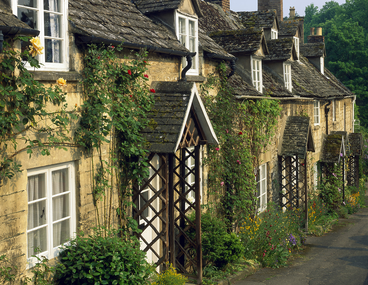 #924004-1 - Row of Cottages, Winchcombe, Gloucestershire, England