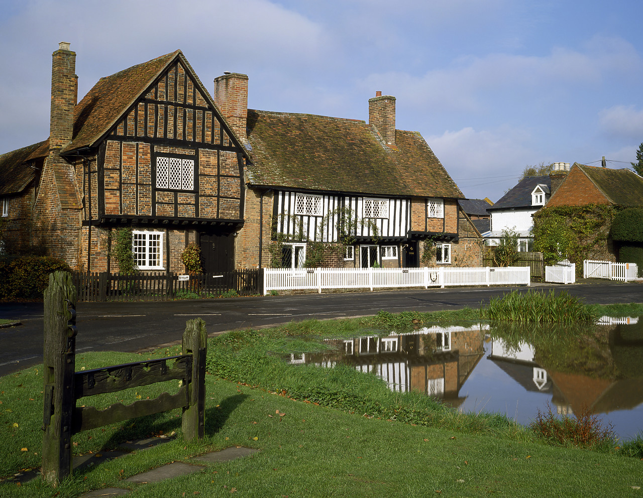 #924106-1 - Village of Aldbury, Hertfordshire, England