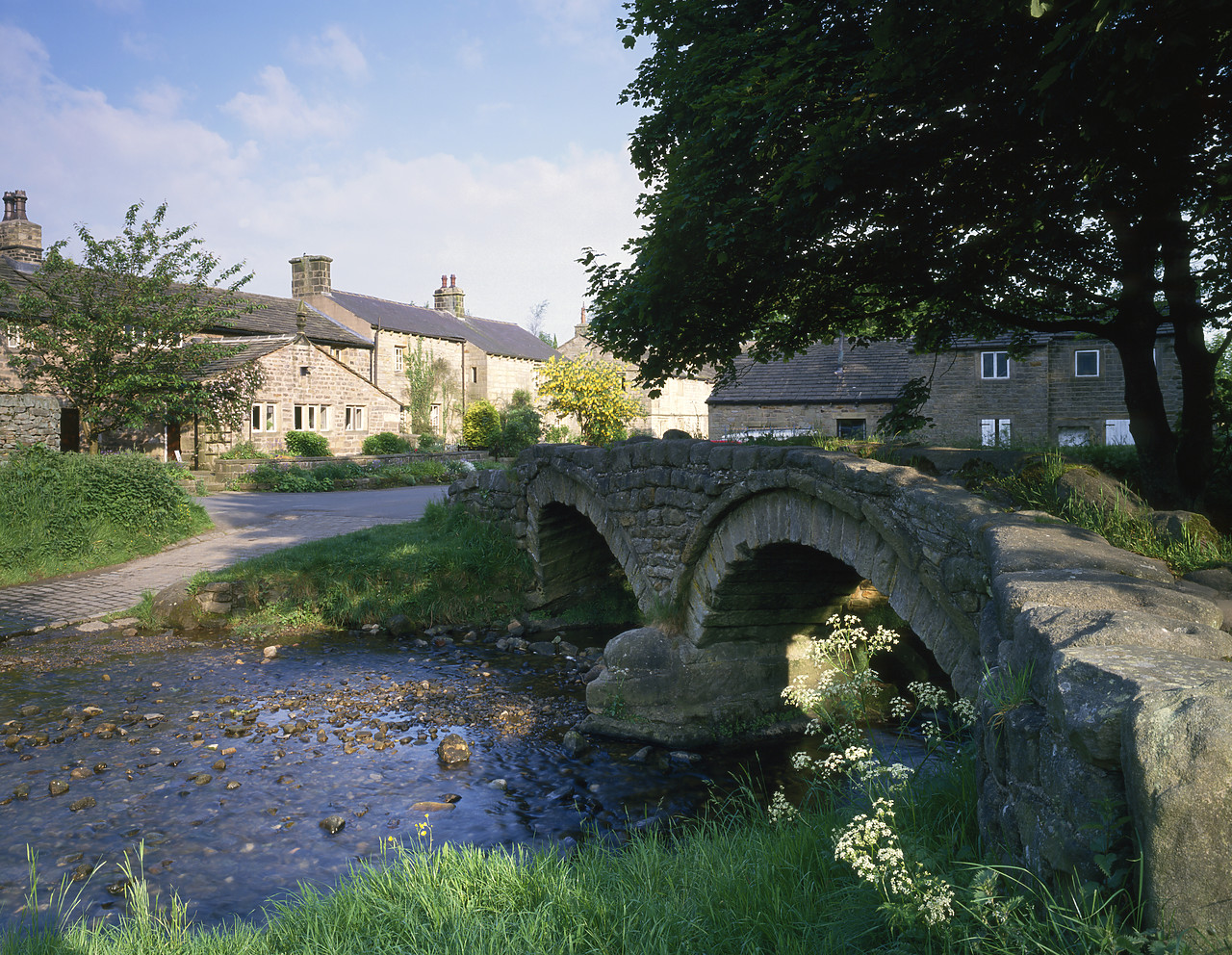 #934326-1 - Stone Bridge & Cottages, Wycoller, Lancashire, England