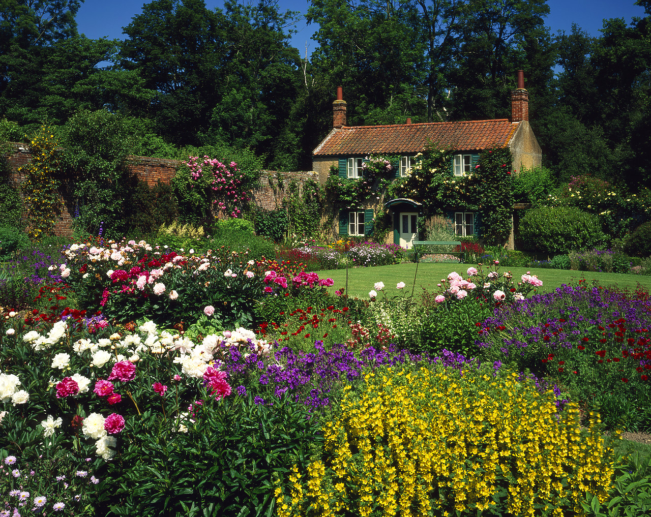 #955545-2 - Gardener's Cottage, Hoveton Hall, Norfolk, England