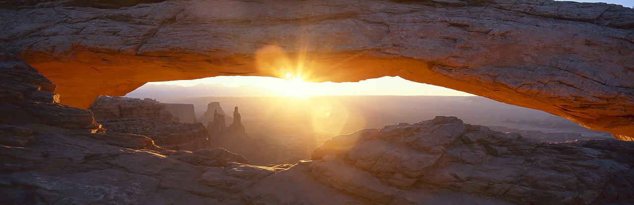 #970067-1 - Mesa Arch at Sunrise, Canyonlands National Park, Utah, USA