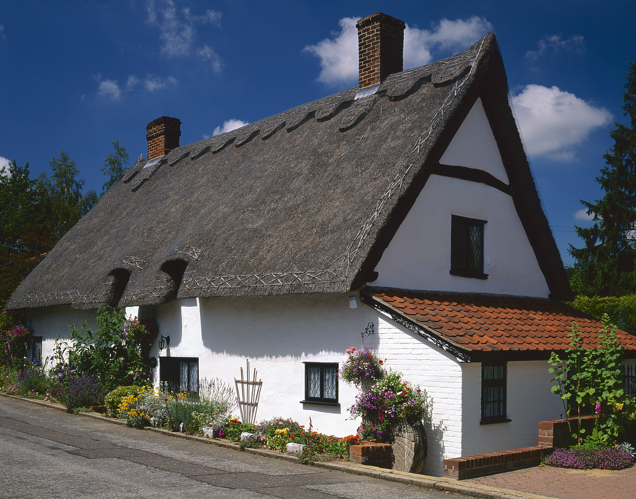 #970187-1 - Thatched Cottage, Bridge Street, Suffolk, England