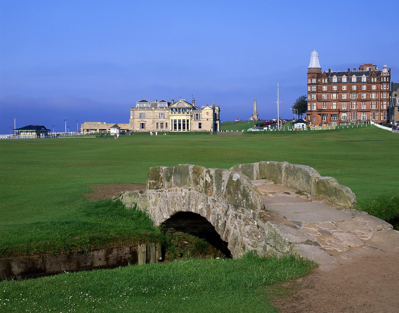 #970377 - Stone Bridge & Club House, St. Andrews, Fife, Scotland