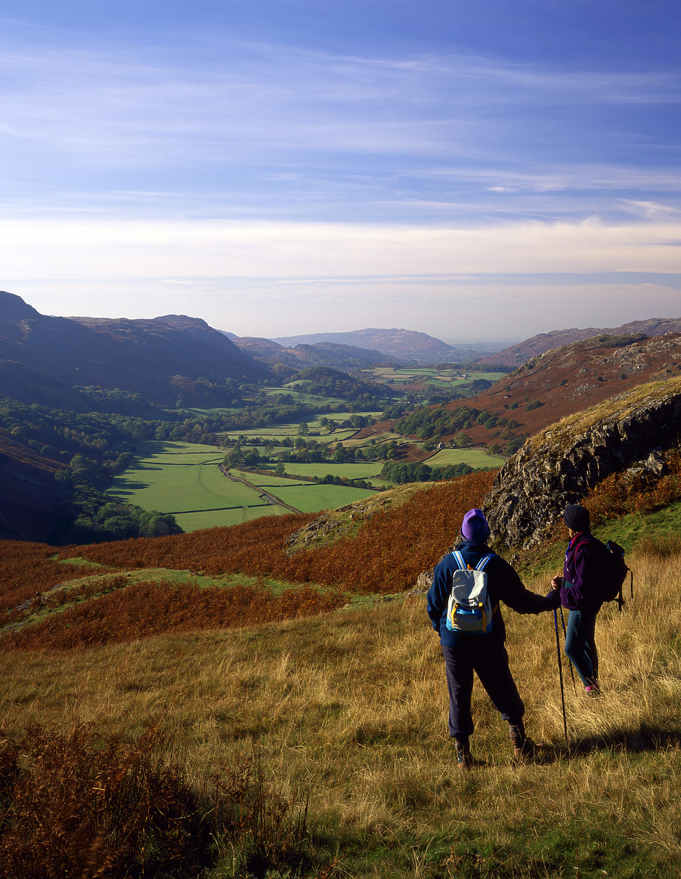 #970473-1 - Hikers above Eskdale, Lake District National Park, Cumbria, England