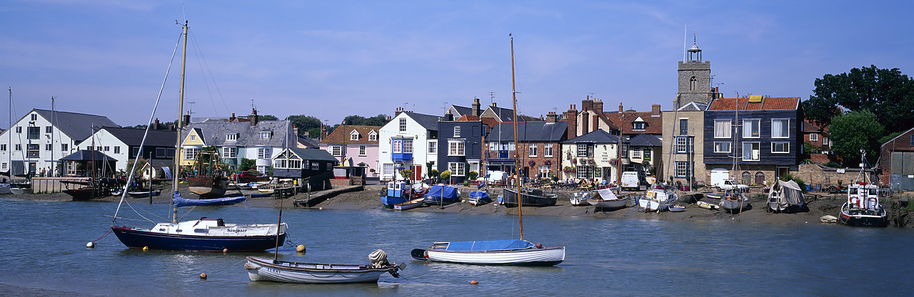 #980820-1 - Wivenhoe on River Colne, Essex, England