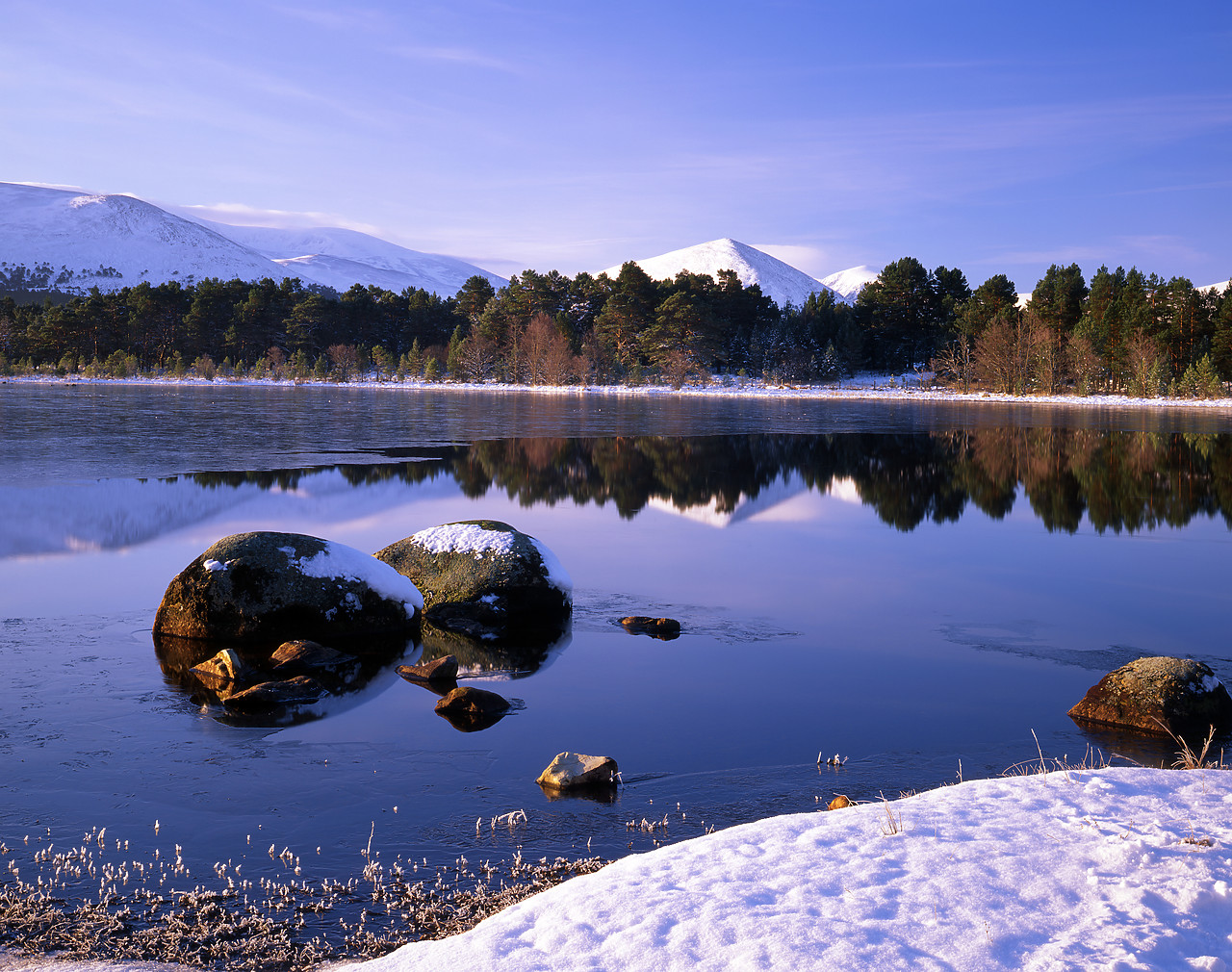 #990048-2 - Loch Morlich in Winter, Aviemore, Scotland