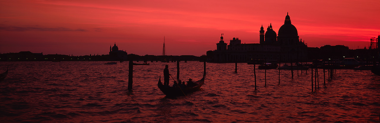 #990077-1 - Gondola & Salute at Sunset, Venice, Italy