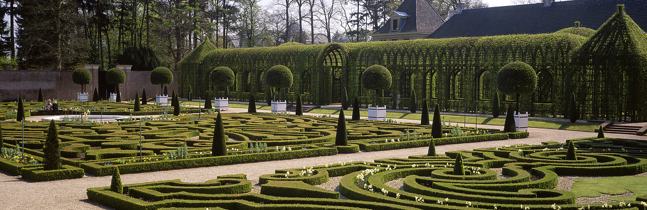#990314-2 - Het Loo Palace Gardens, Apeldorn, Holland